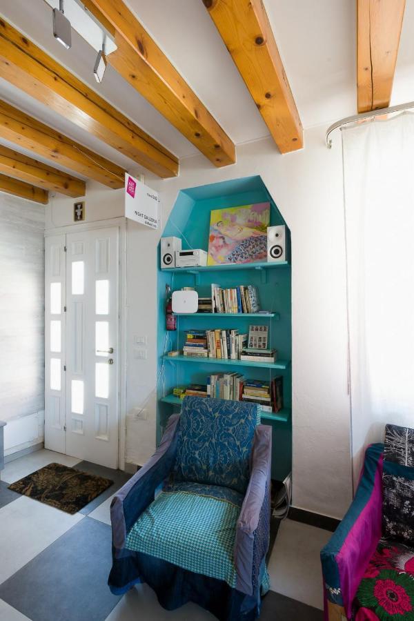 Night Galleria Holiday Home - Bed & Art In Burano - The Pink House 외부 사진