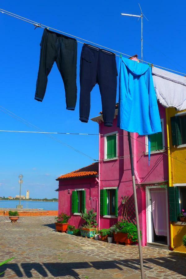Night Galleria Holiday Home - Bed & Art In Burano - The Pink House 외부 사진